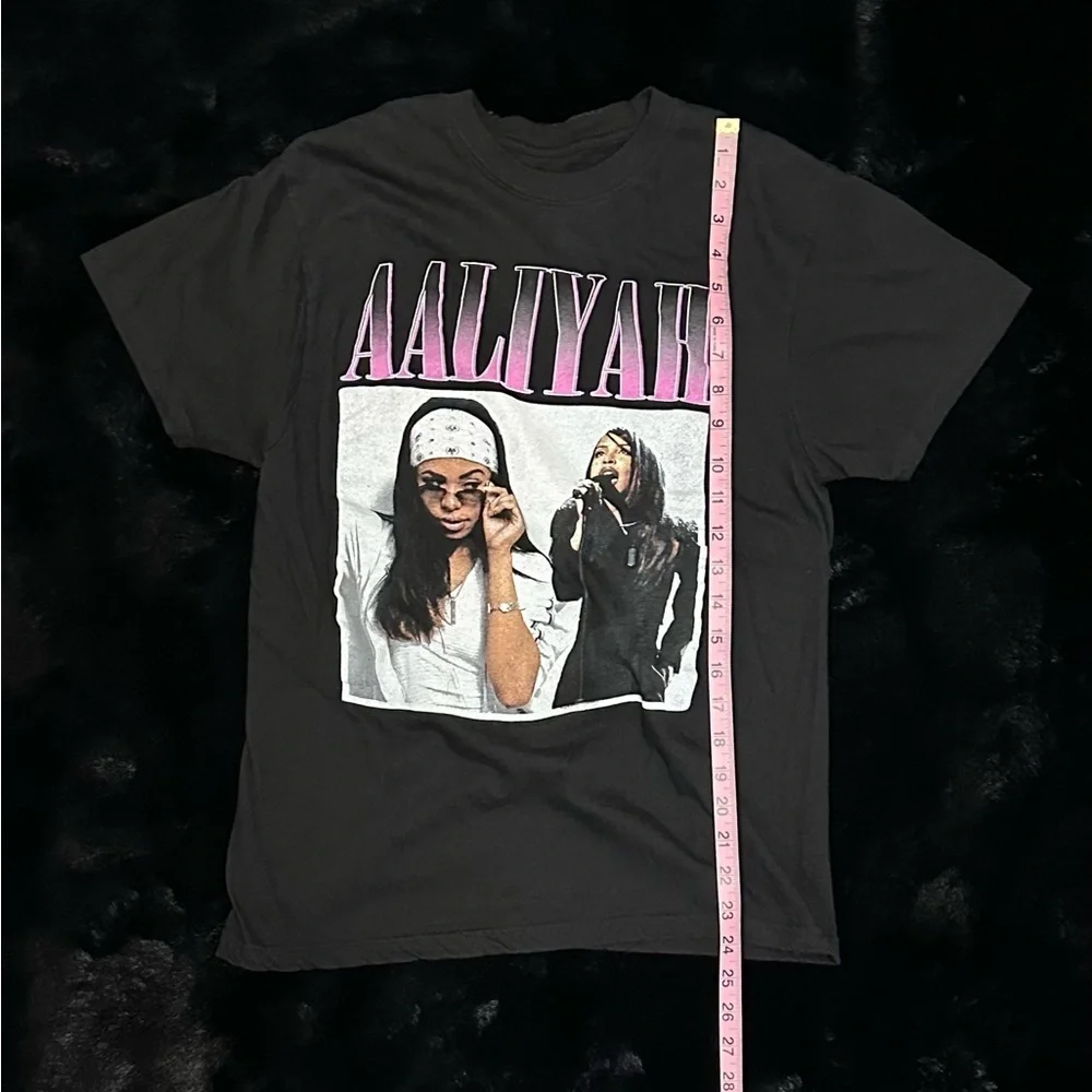 Aaliyah Vintage-Inspired Graphic Short Sleeve Tee